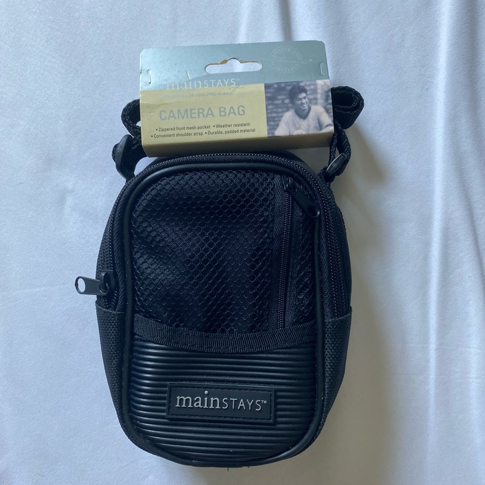 Mainstays Padded Camera Bag with 3 Zippered Compartments and Shoulder Strap. NWT